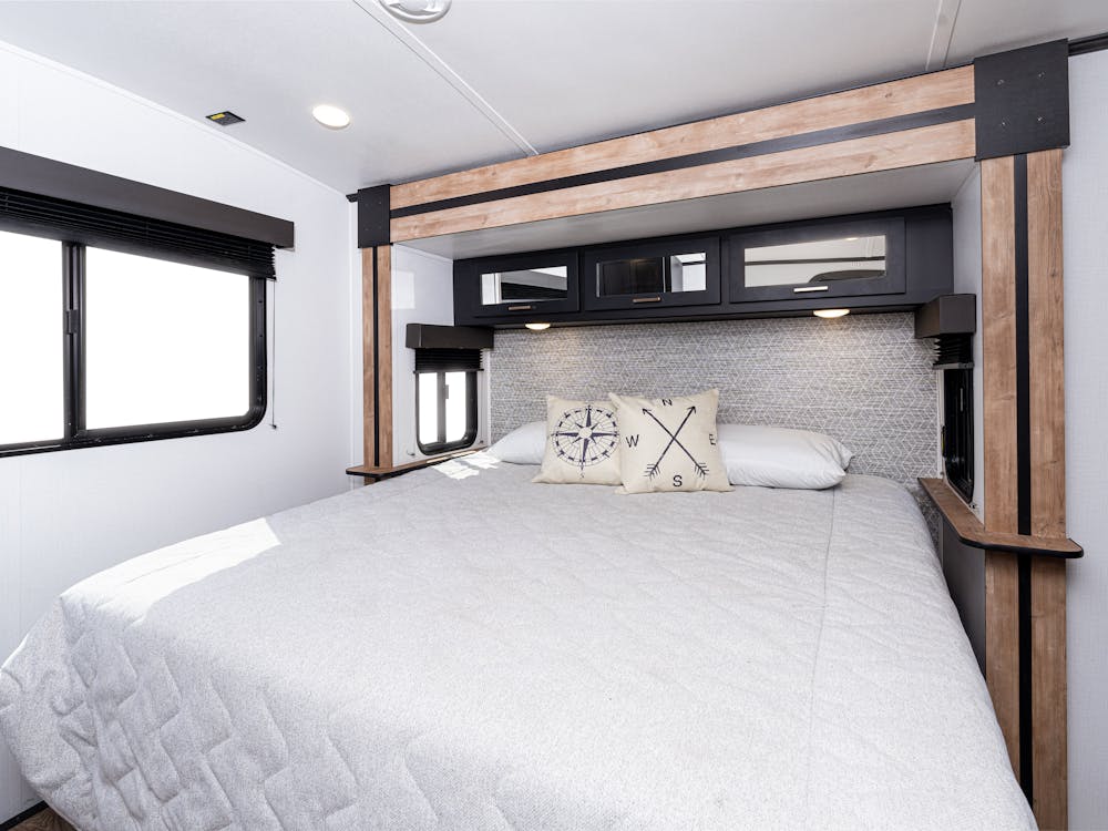 Outback 271UFK Bedroom