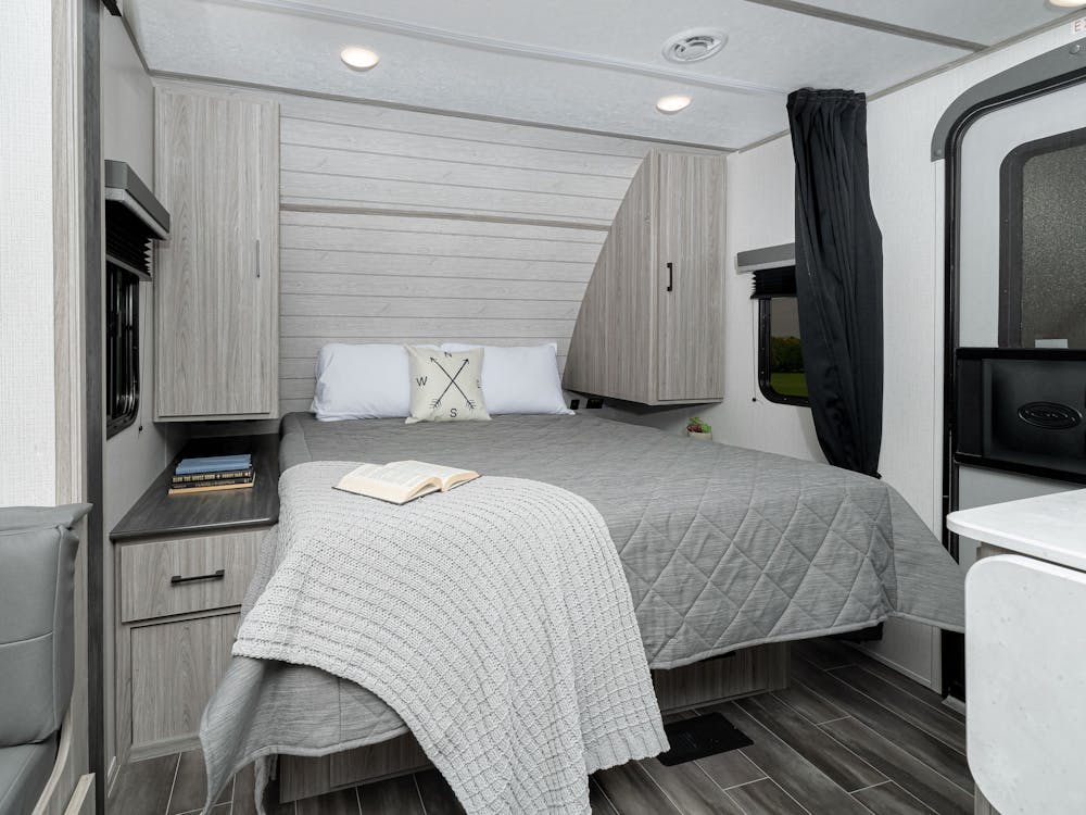 Passport 221BH Bed